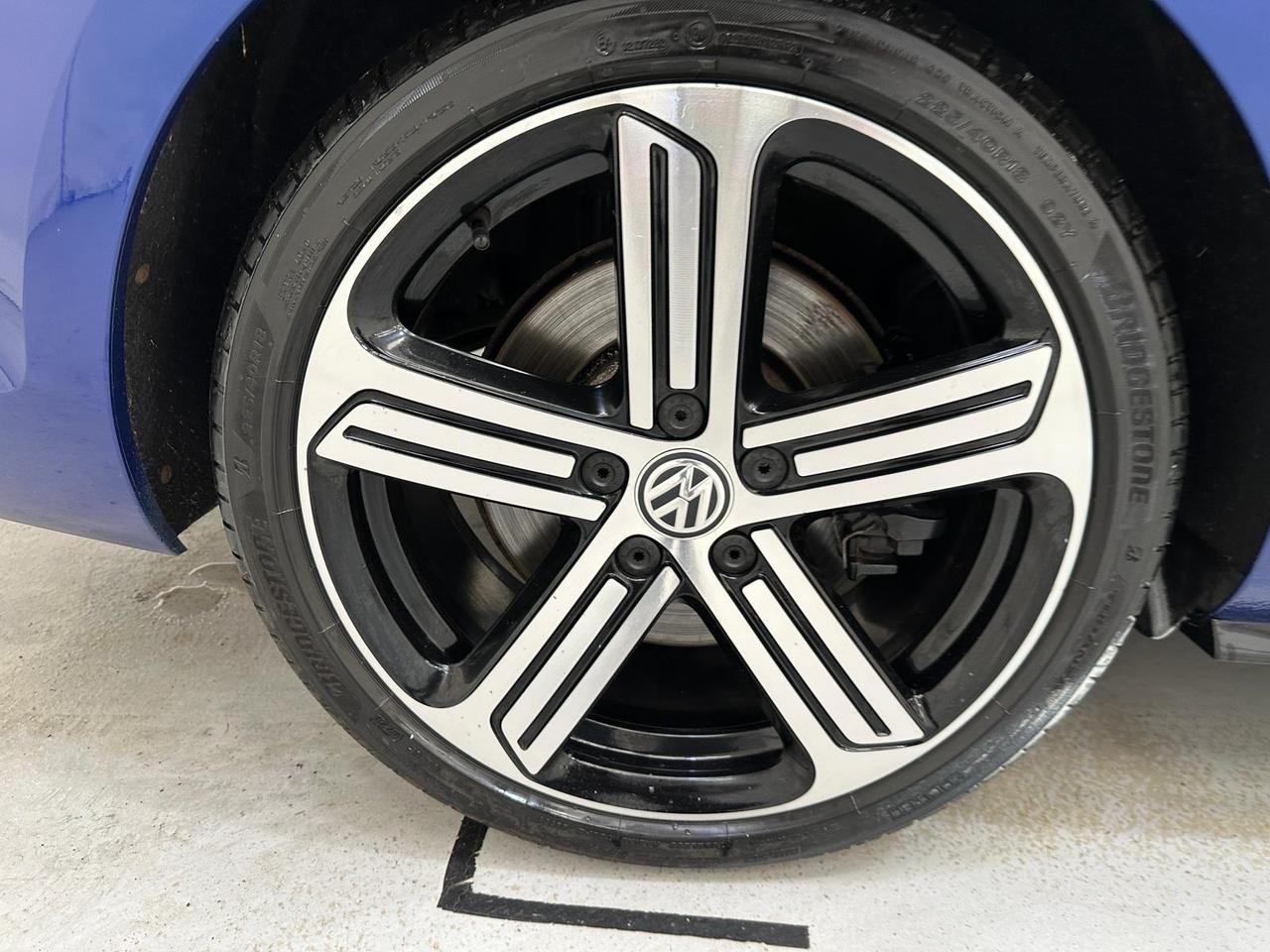 Volkswagen Golf YE70AZG