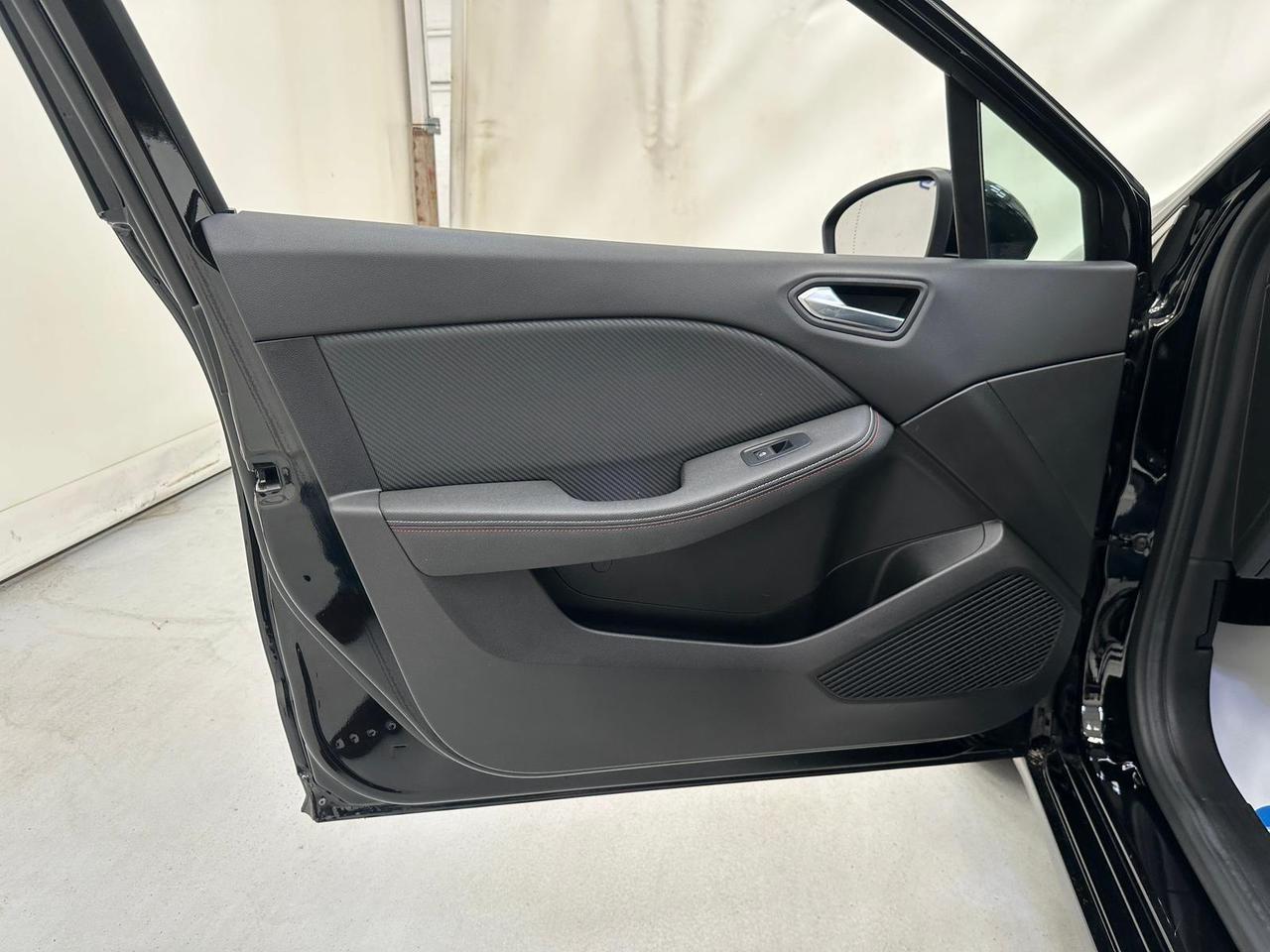 Renault Clio YE71SWN