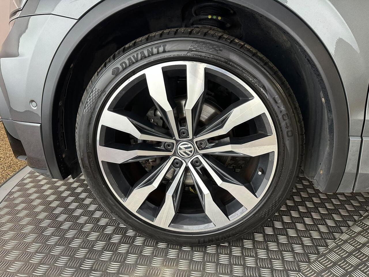 Volkswagen Tiguan DE69LBK