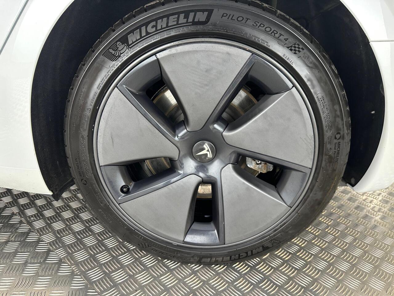 Tesla Model 3 BL21CYV