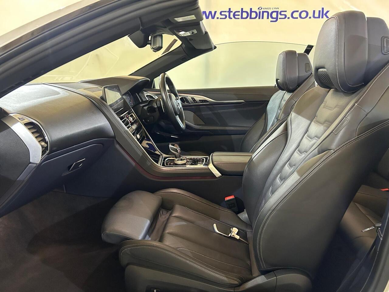 BMW 8 Series YJ19VVH