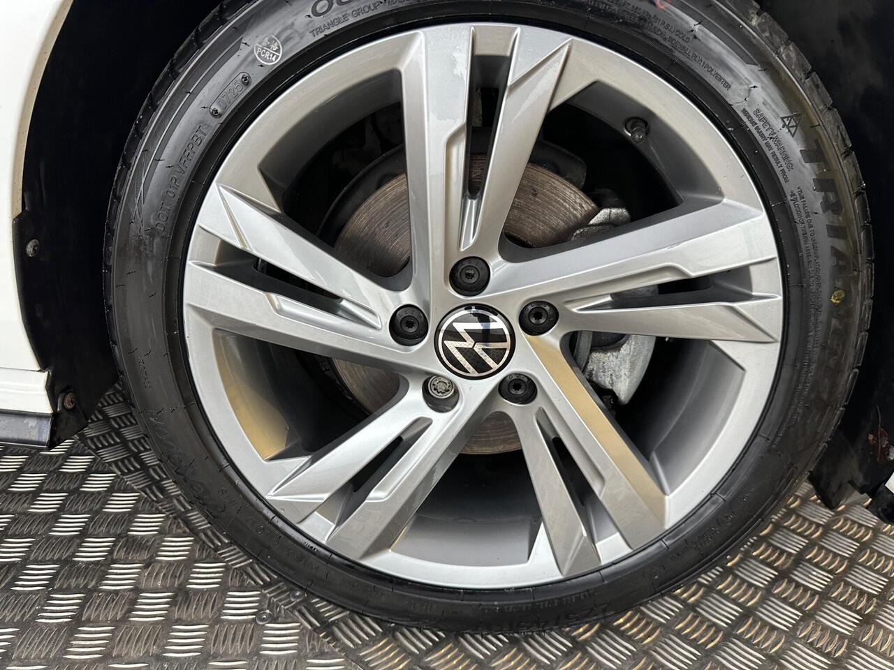 Volkswagen Golf VU22JYZ