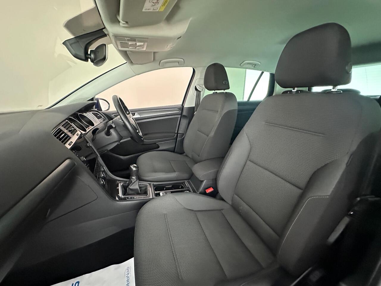 Volkswagen Golf VE69NKS