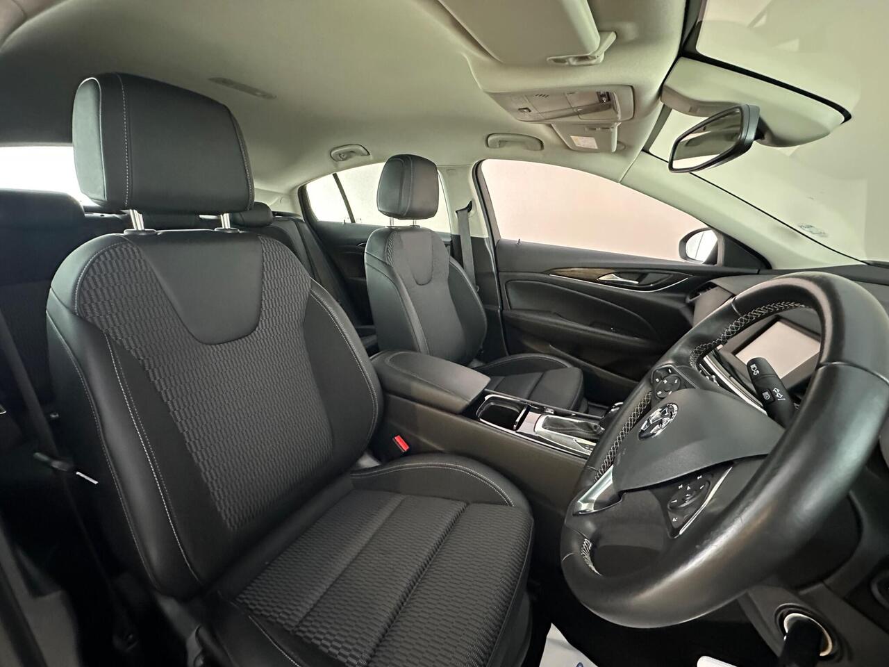 Vauxhall Insignia VN21XVA