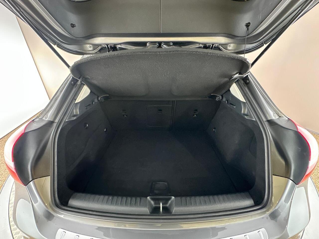 Mercedes-Benz GLA YH69VSZ