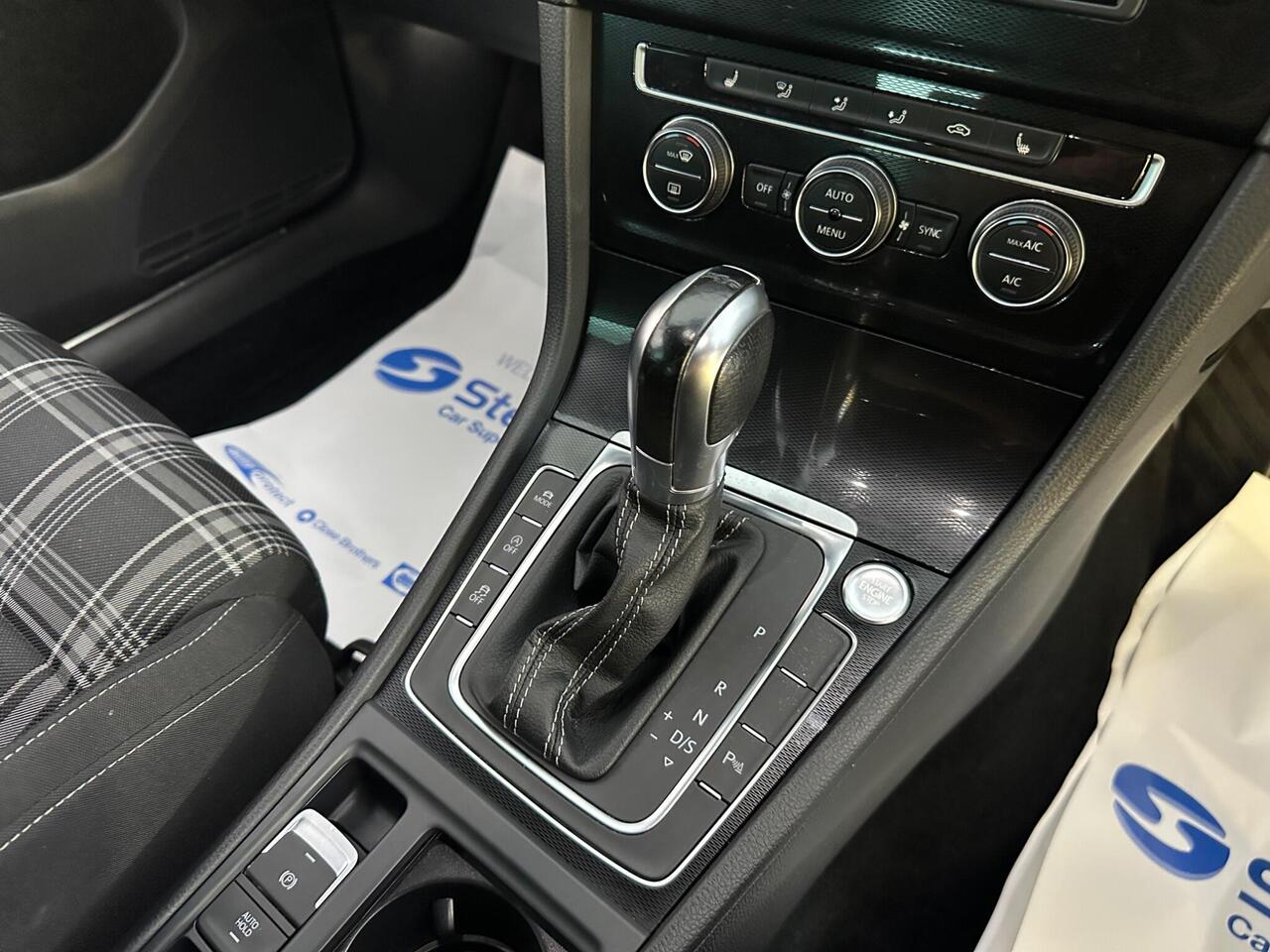Volkswagen Golf MD66AXF