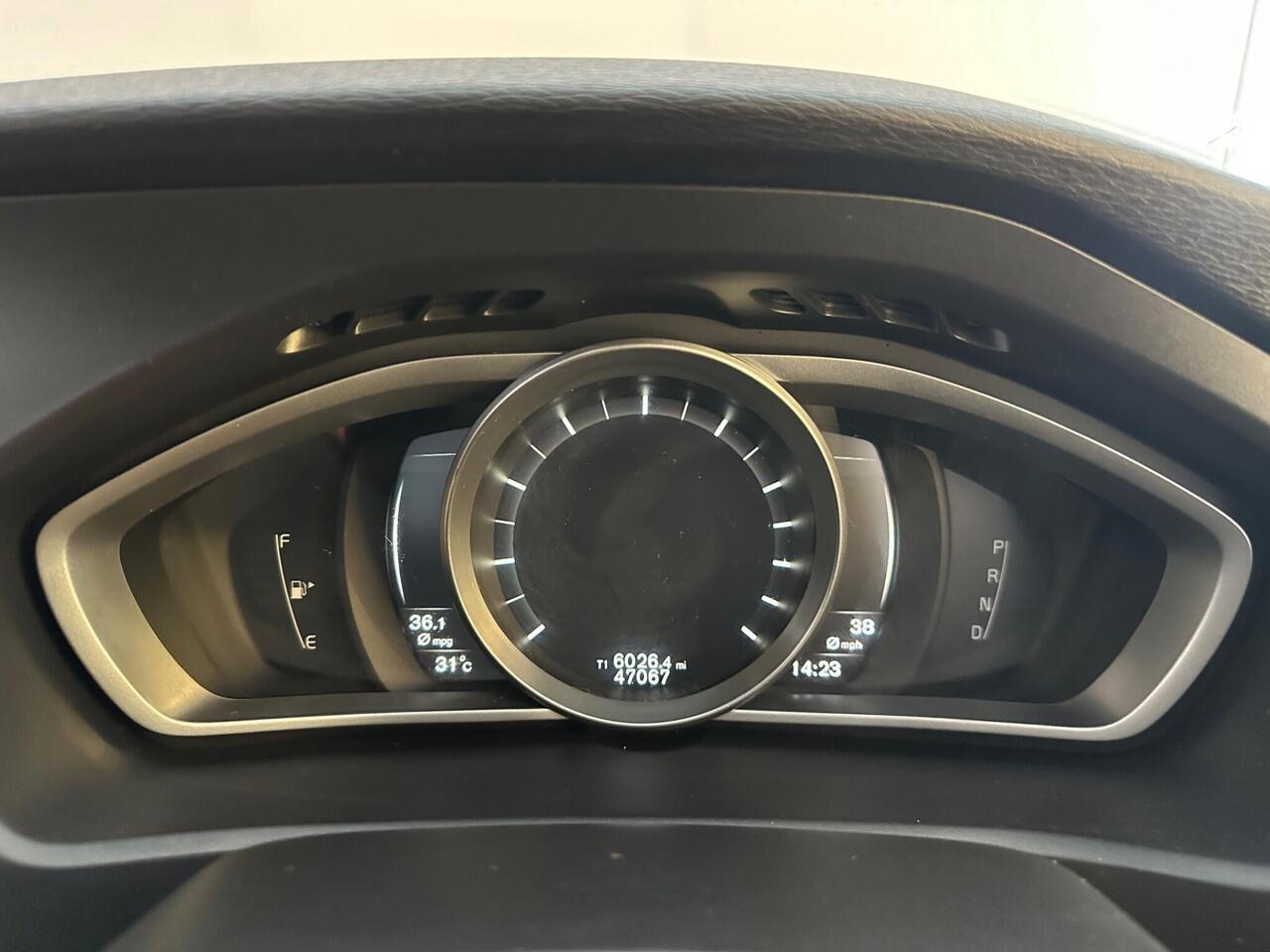 Volvo V40 KX68YTE