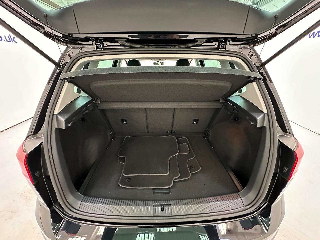 Volkswagen Golf SV LR69XWM