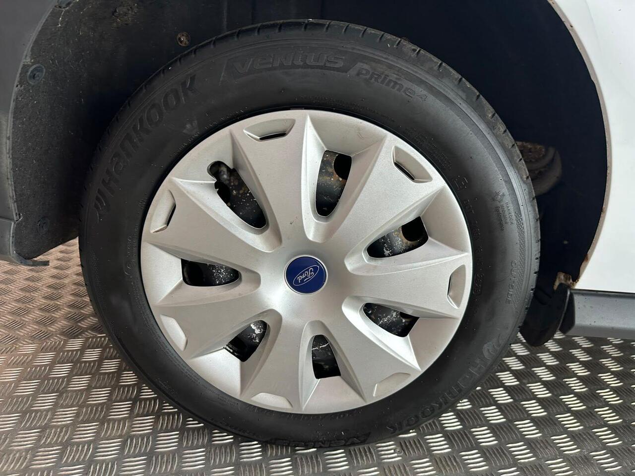 Ford Transit Connect YJ18YCY