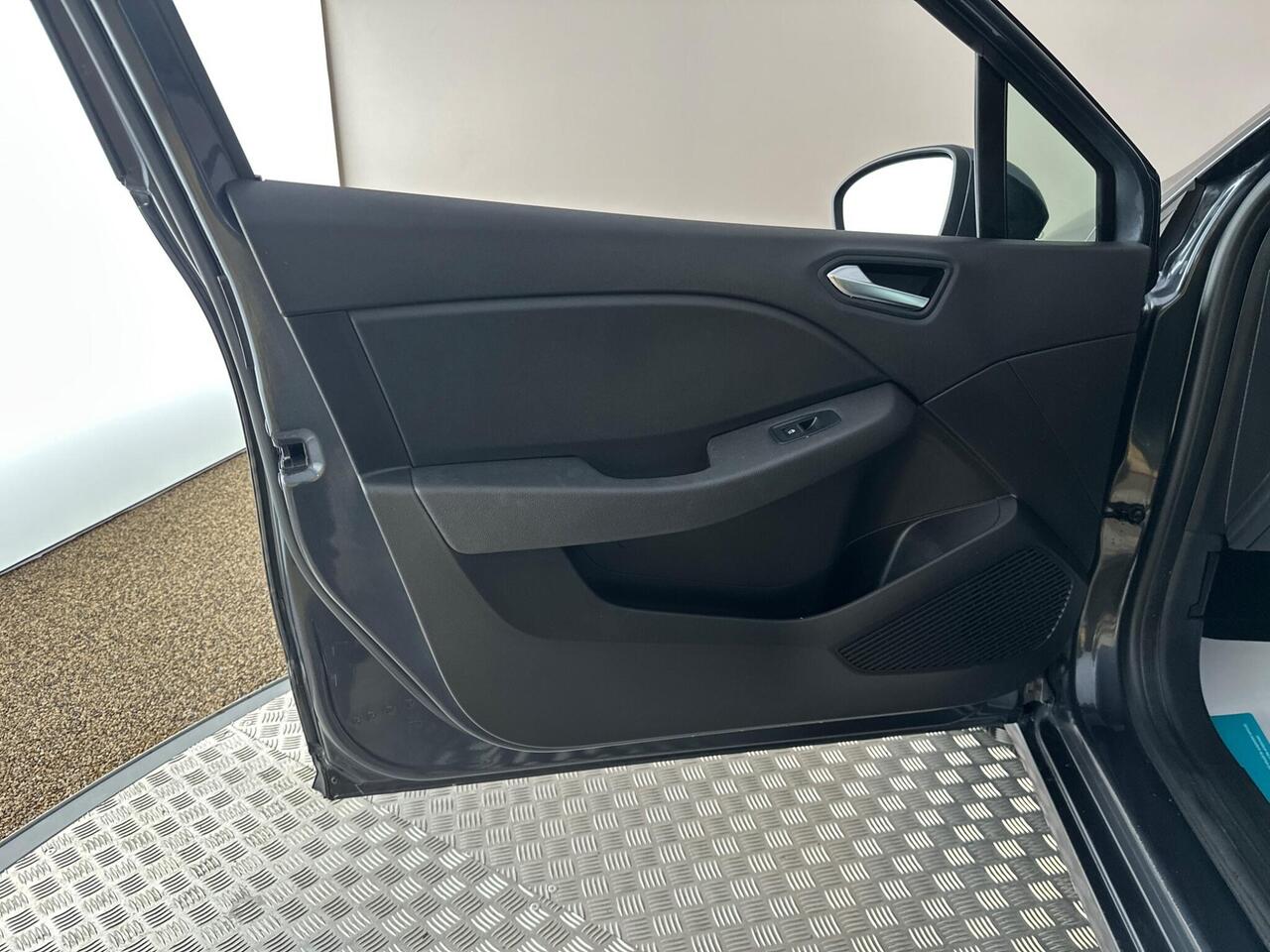 Renault Clio YC71OJA