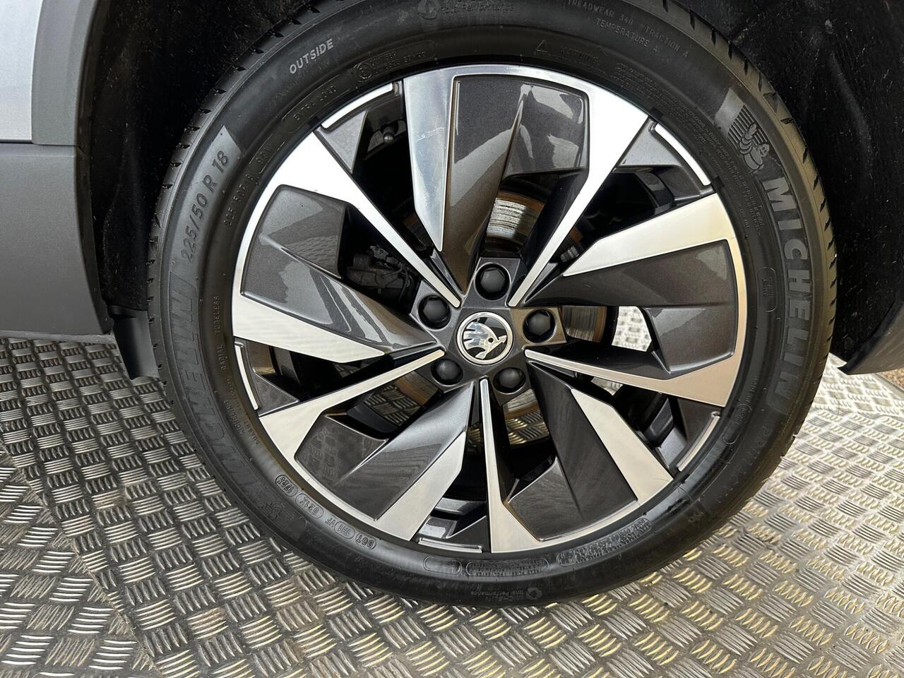 Skoda Karoq LF23SFO