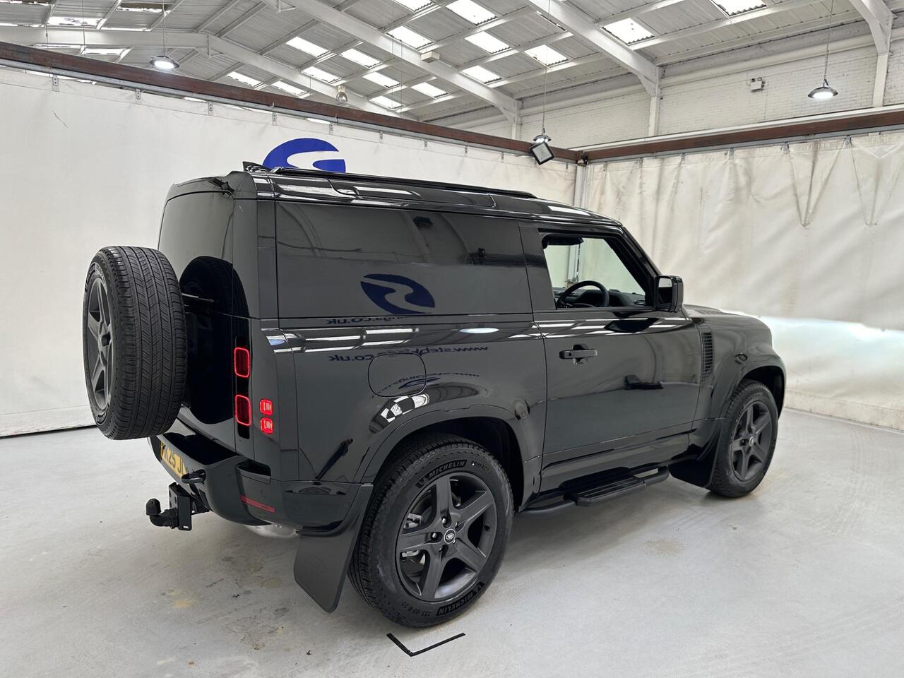 Land Rover Defender 90 HK25JCO