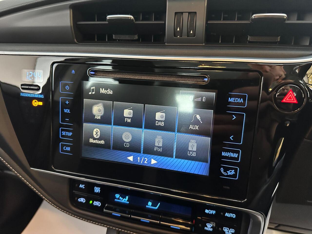 Toyota Auris LX17KXH