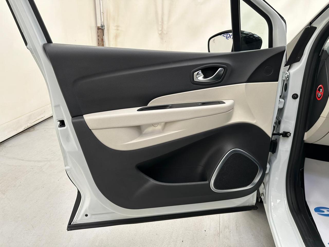 Renault Captur EK69YKP