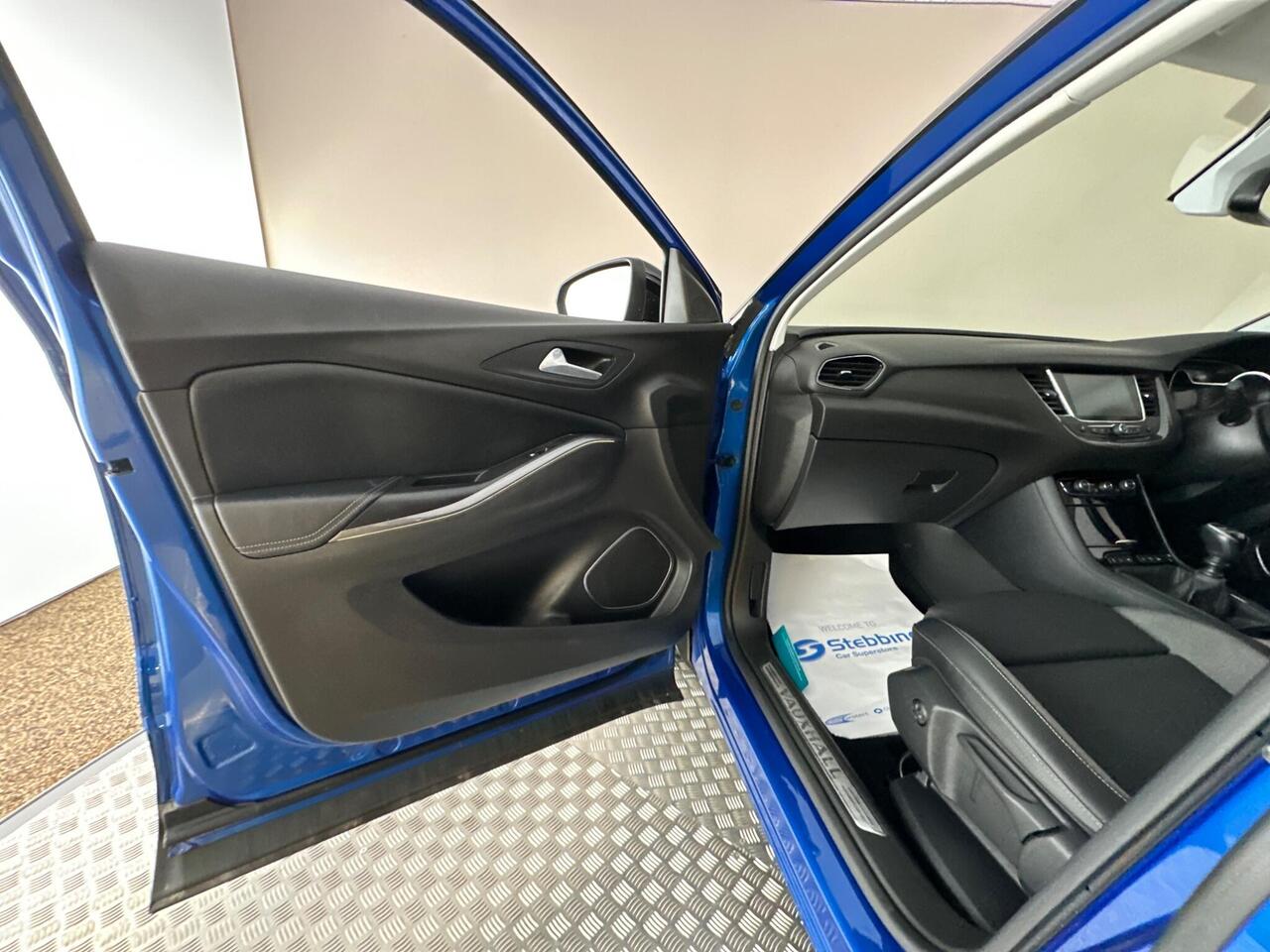 Vauxhall Grandland X DT69YHN