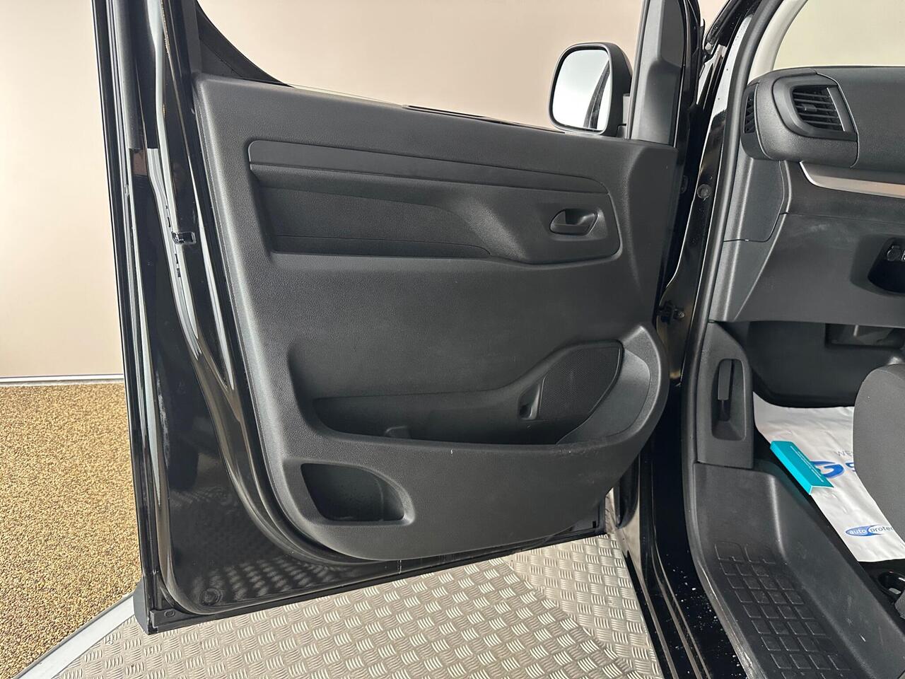 Vauxhall Vivaro DS74OKU