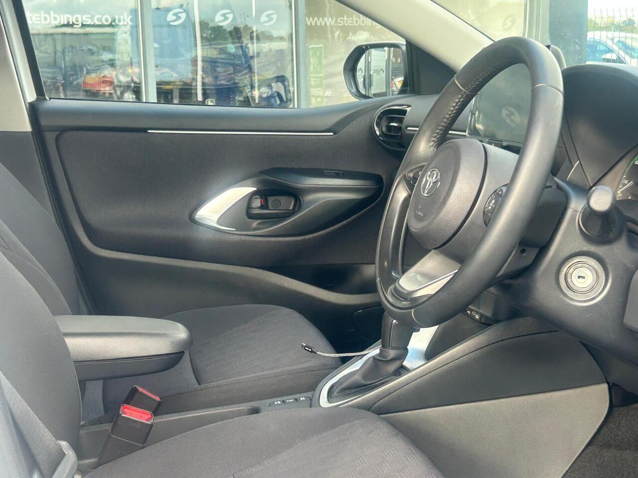 Toyota Yaris YX74UNN
