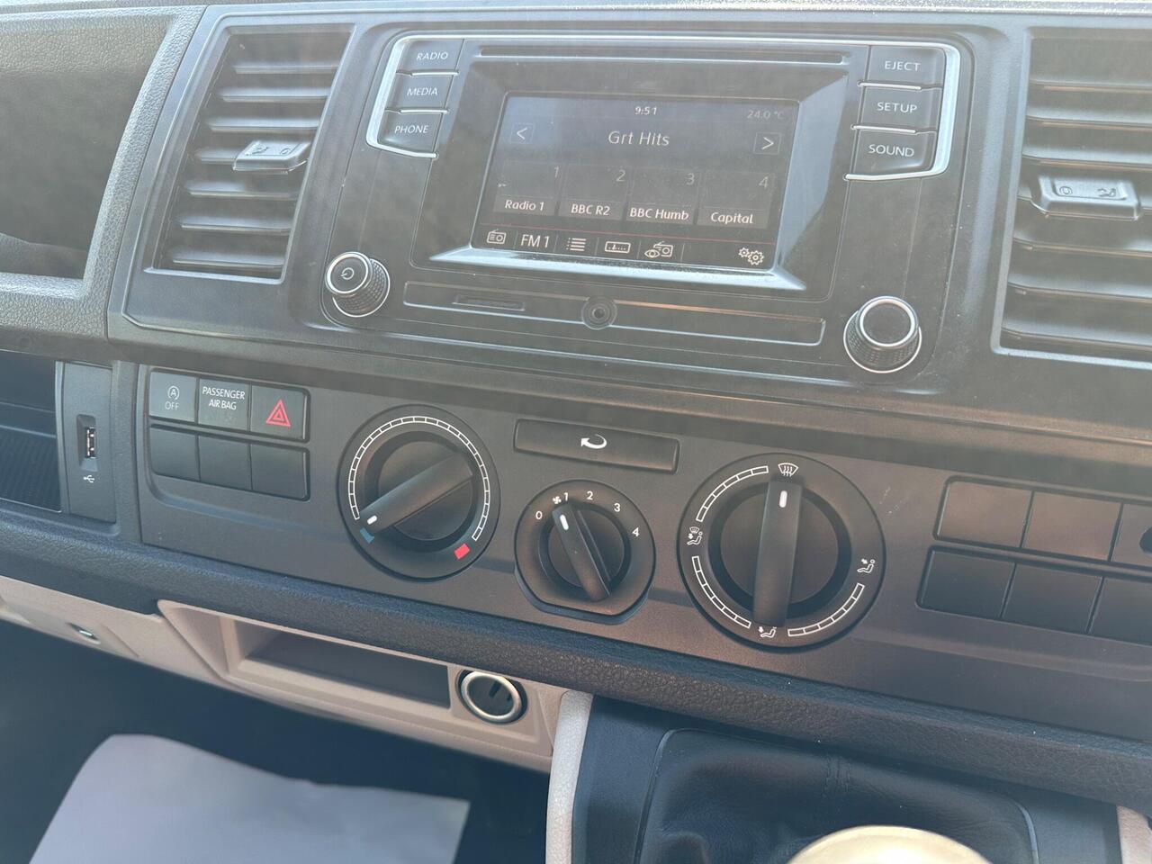 Volkswagen Transporter YW68XFL