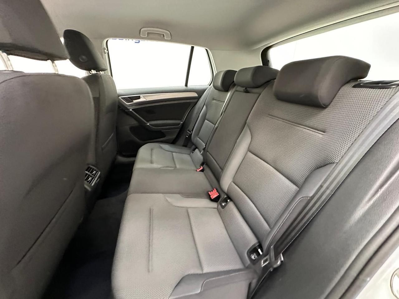 Volkswagen Golf DH66WPE