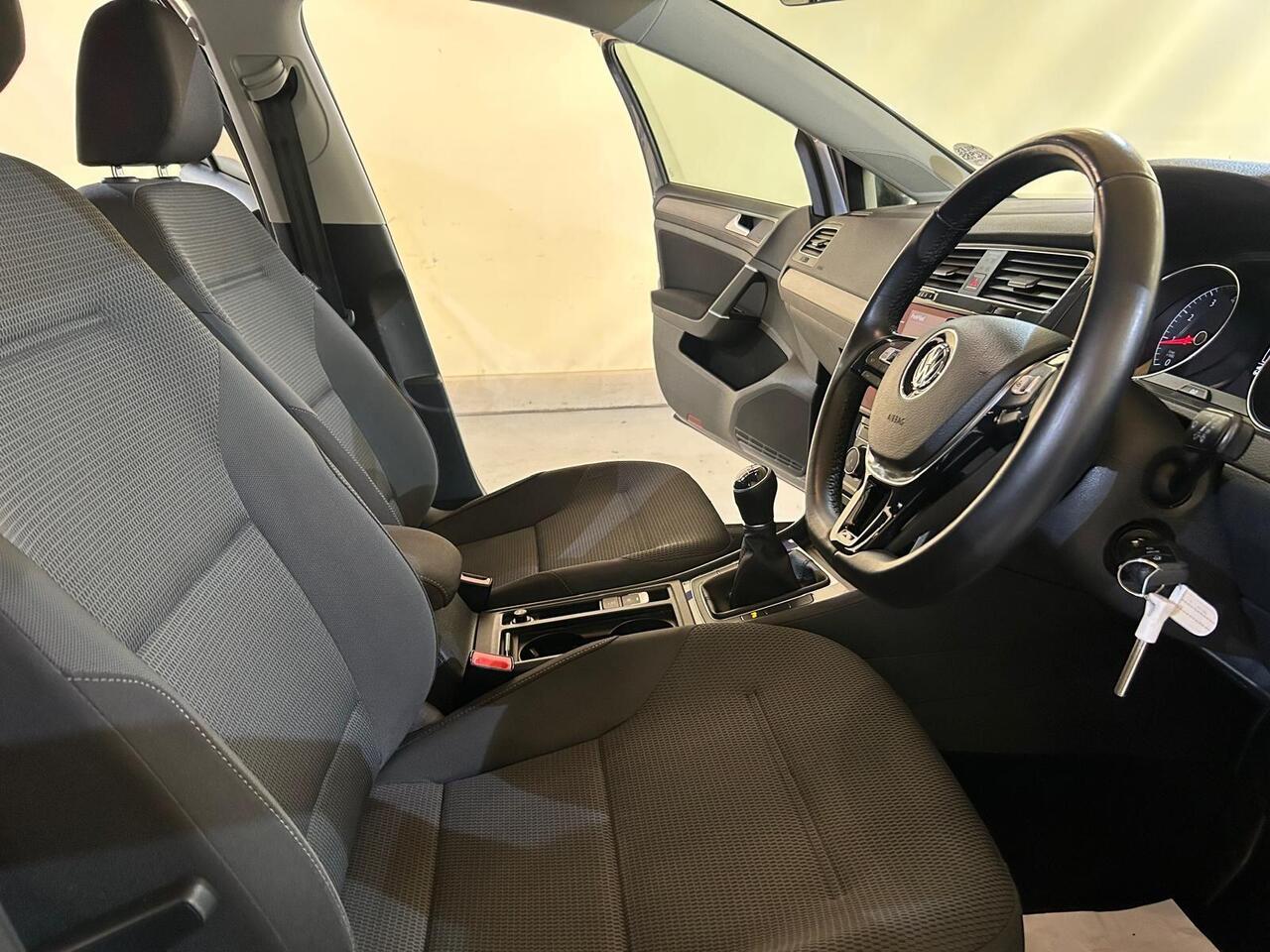 Volkswagen Golf AE67OET