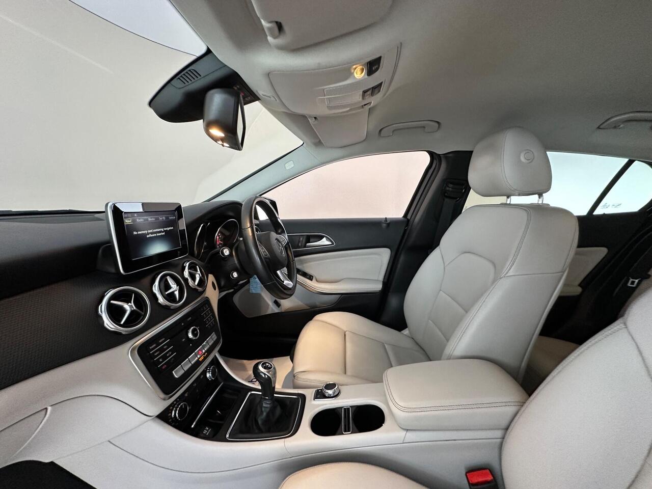 Mercedes-Benz GLA SR68KBZ