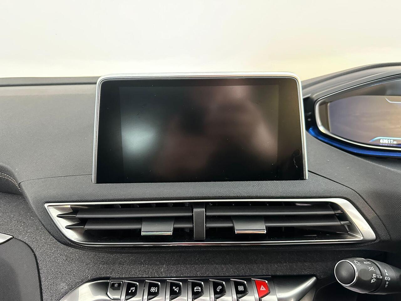 Peugeot 5008 YC69YJN