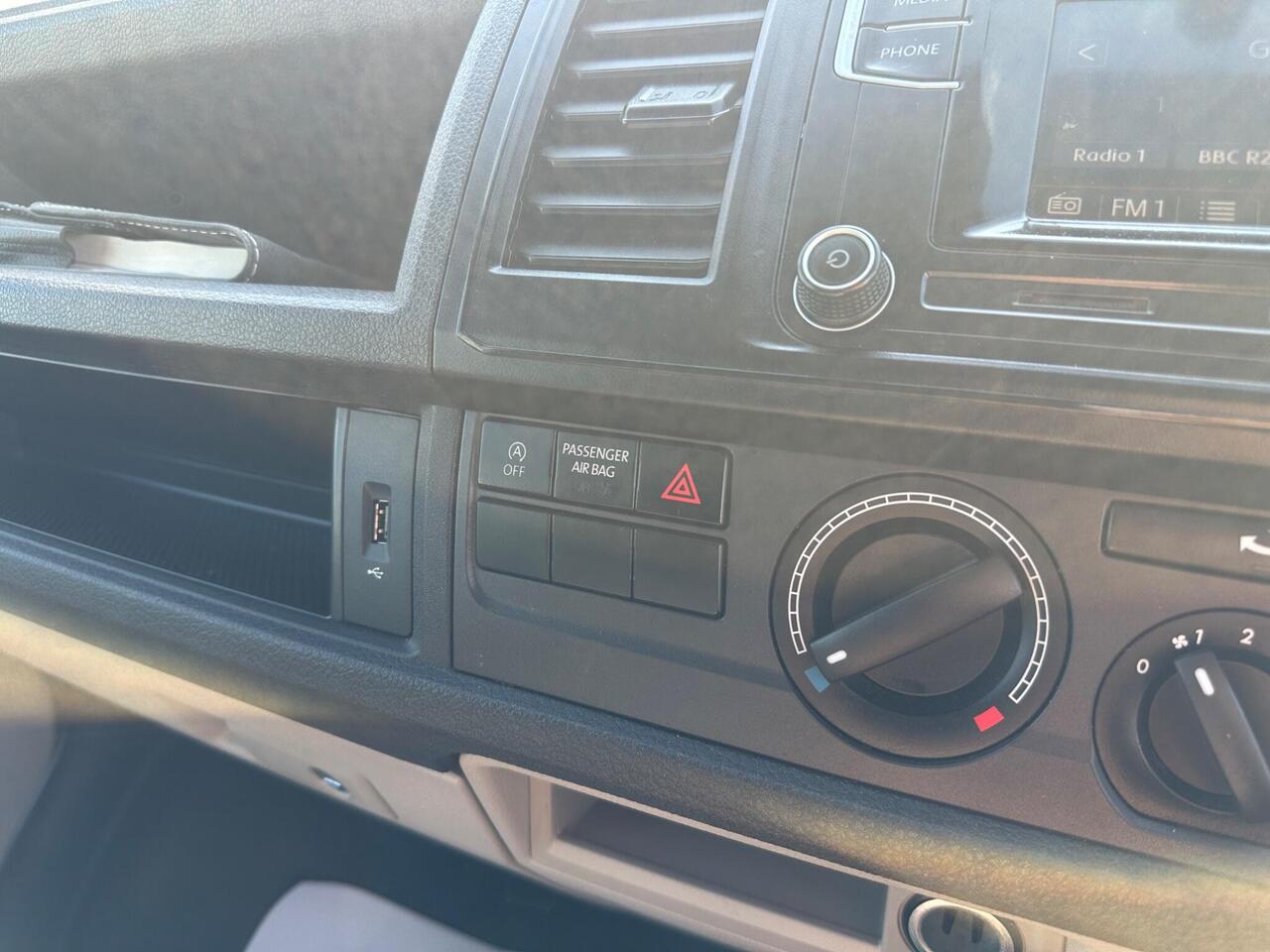 Volkswagen Transporter YW68XFL