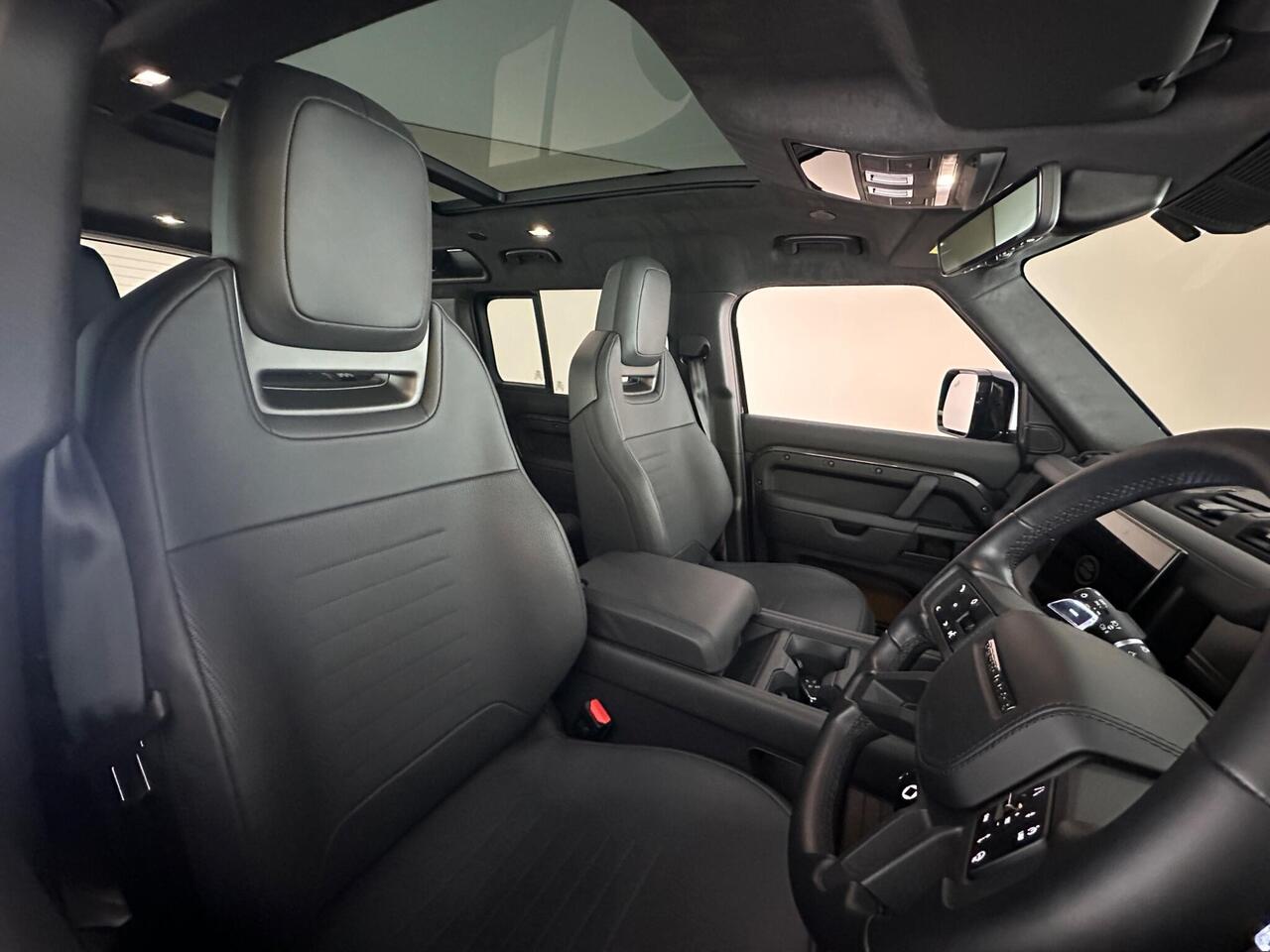 Land Rover Defender 110 FY25UTL
