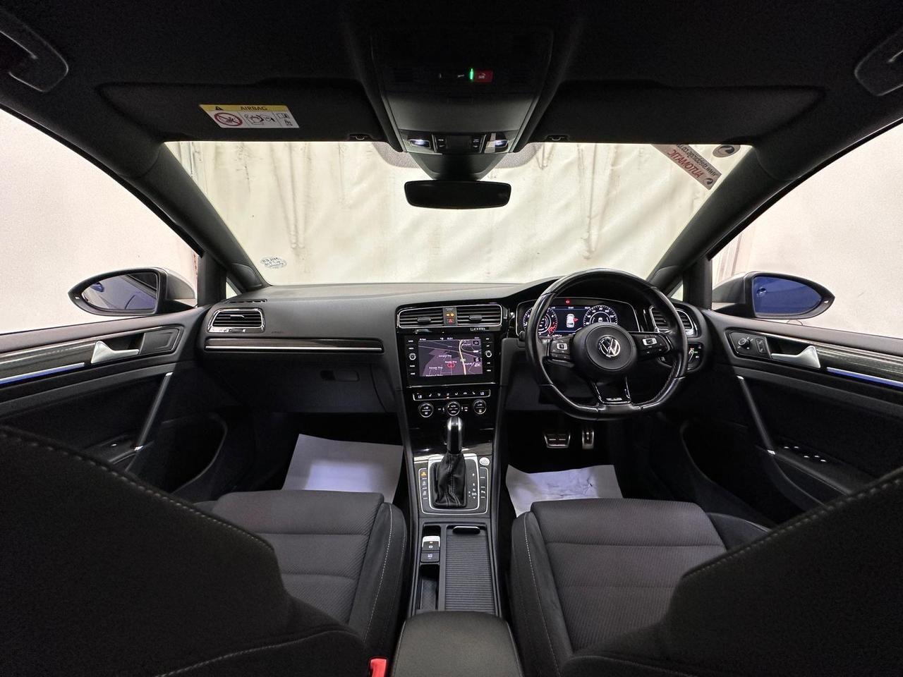Volkswagen Golf YE70AZG