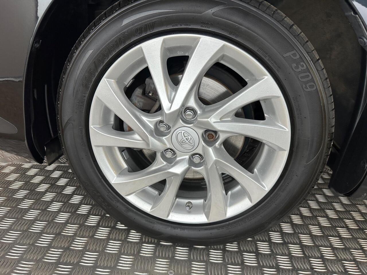 Toyota Auris LX17KXH