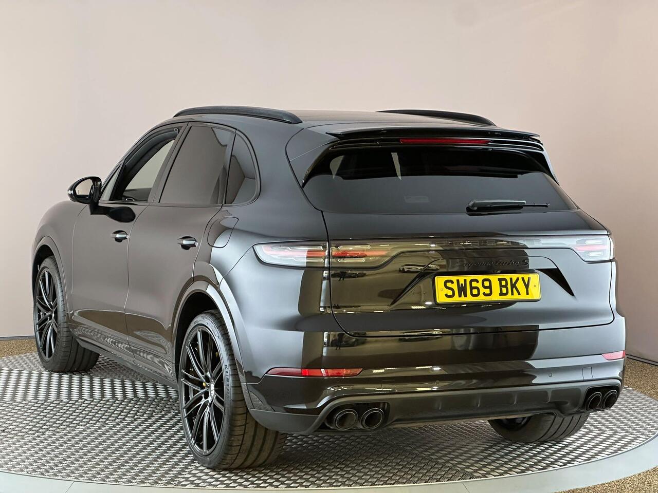 Porsche Cayenne SW69BKY
