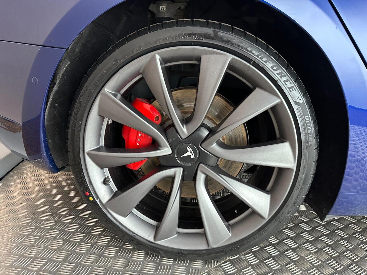 Tesla Model 3 YB69TZT