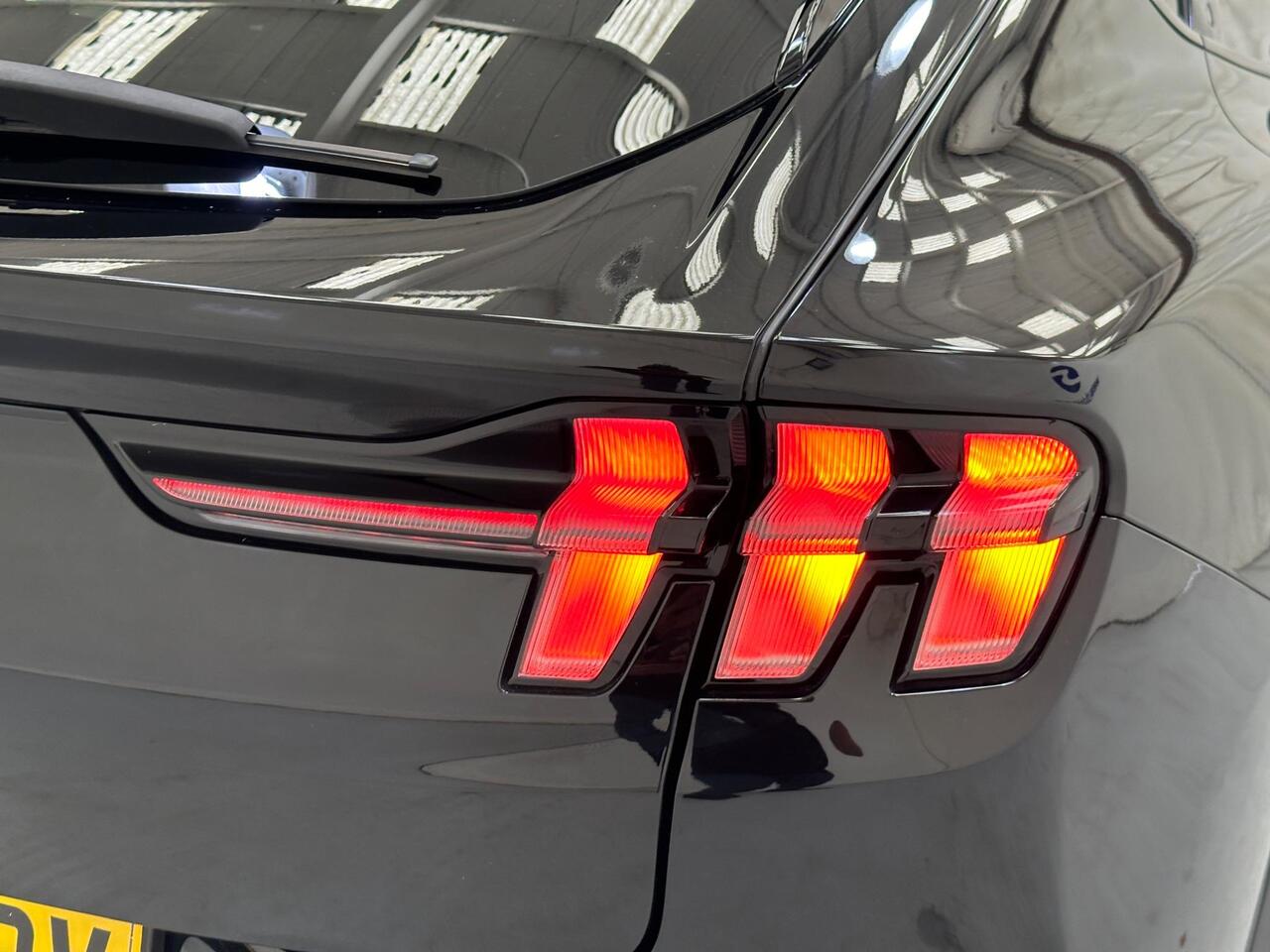 Ford Mustang Mach-E YM22LRV