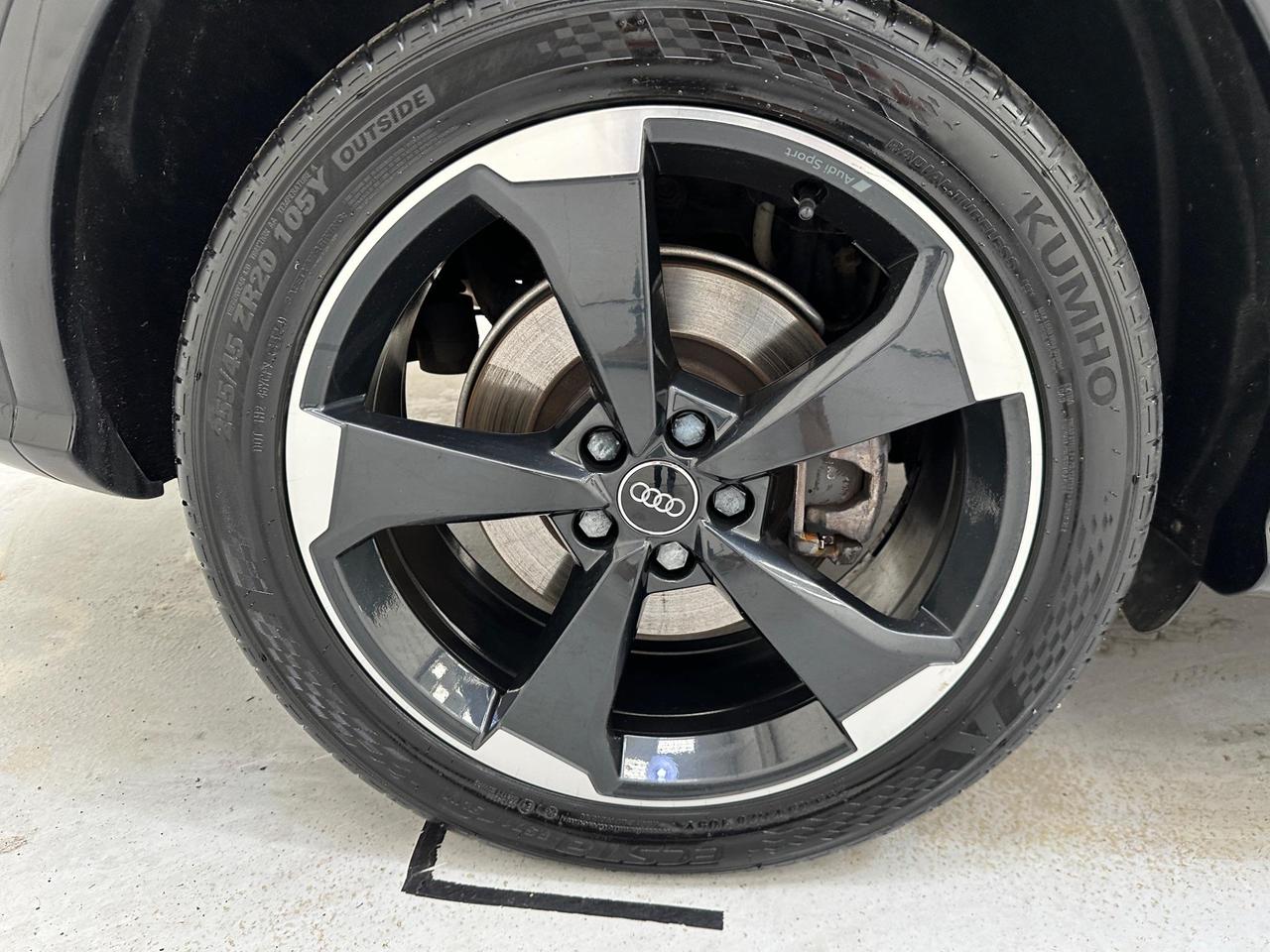 Audi Q5 WF69XDN
