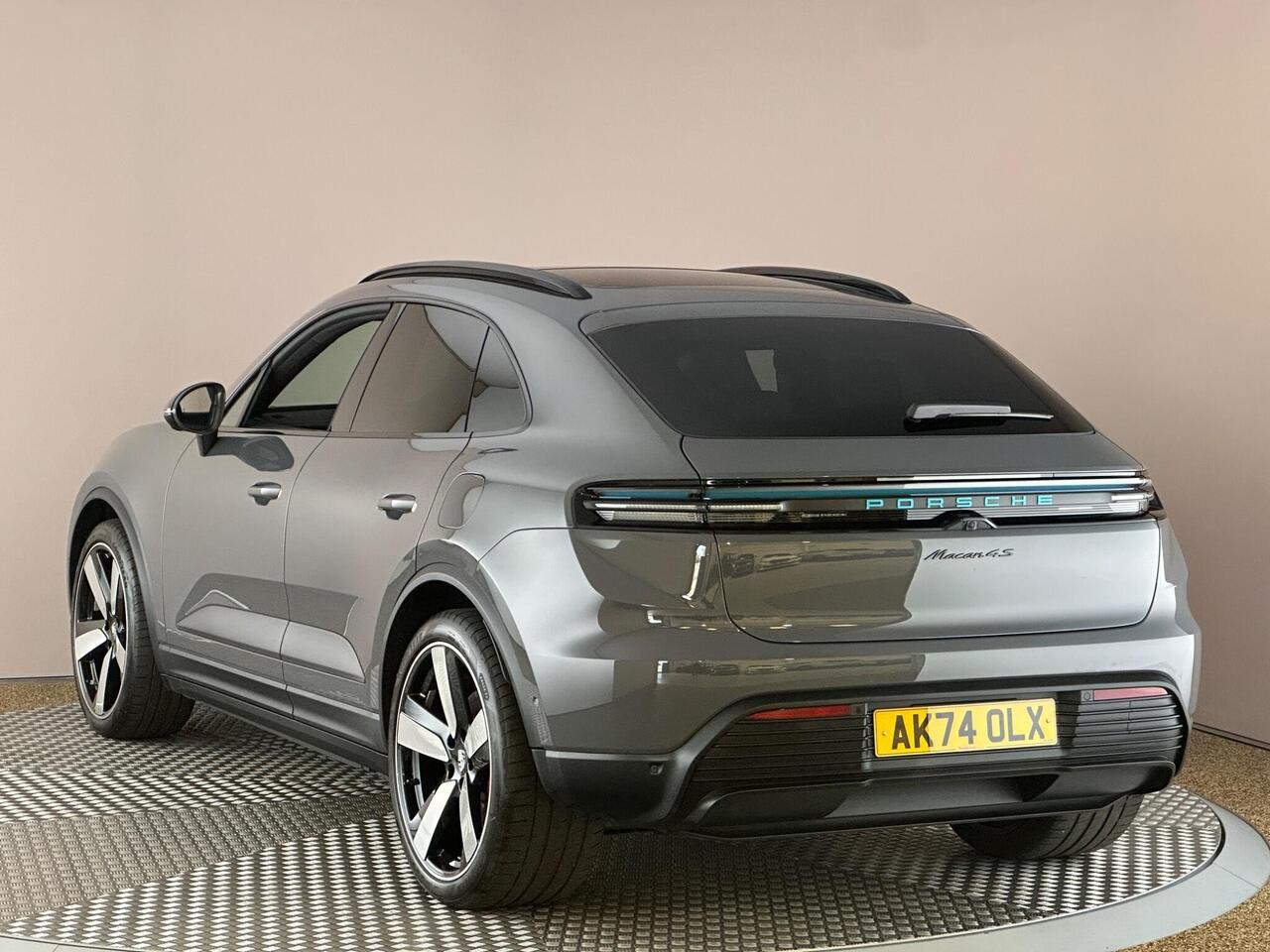Porsche Macan AK74OLX