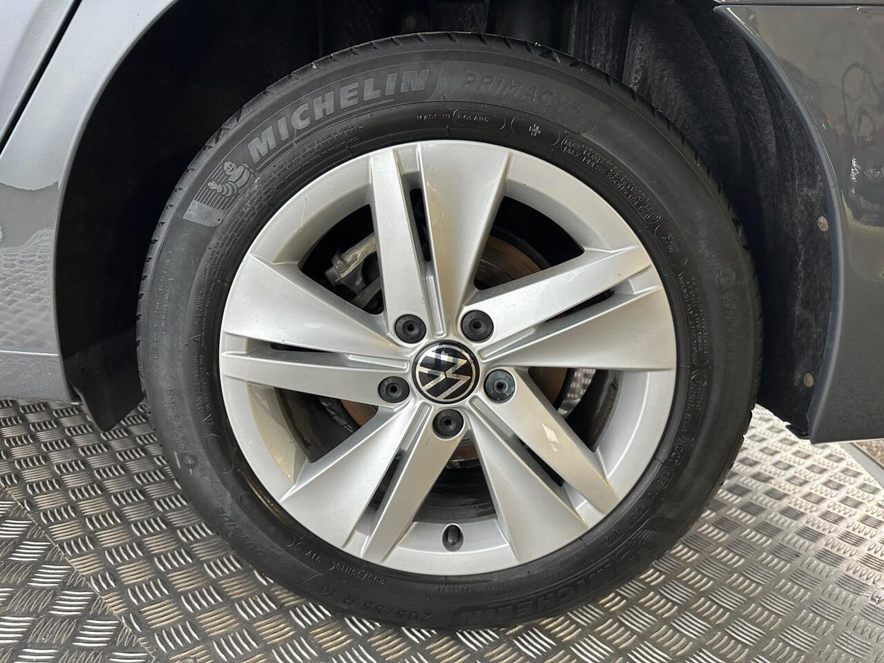 Volkswagen Golf VE22LUD