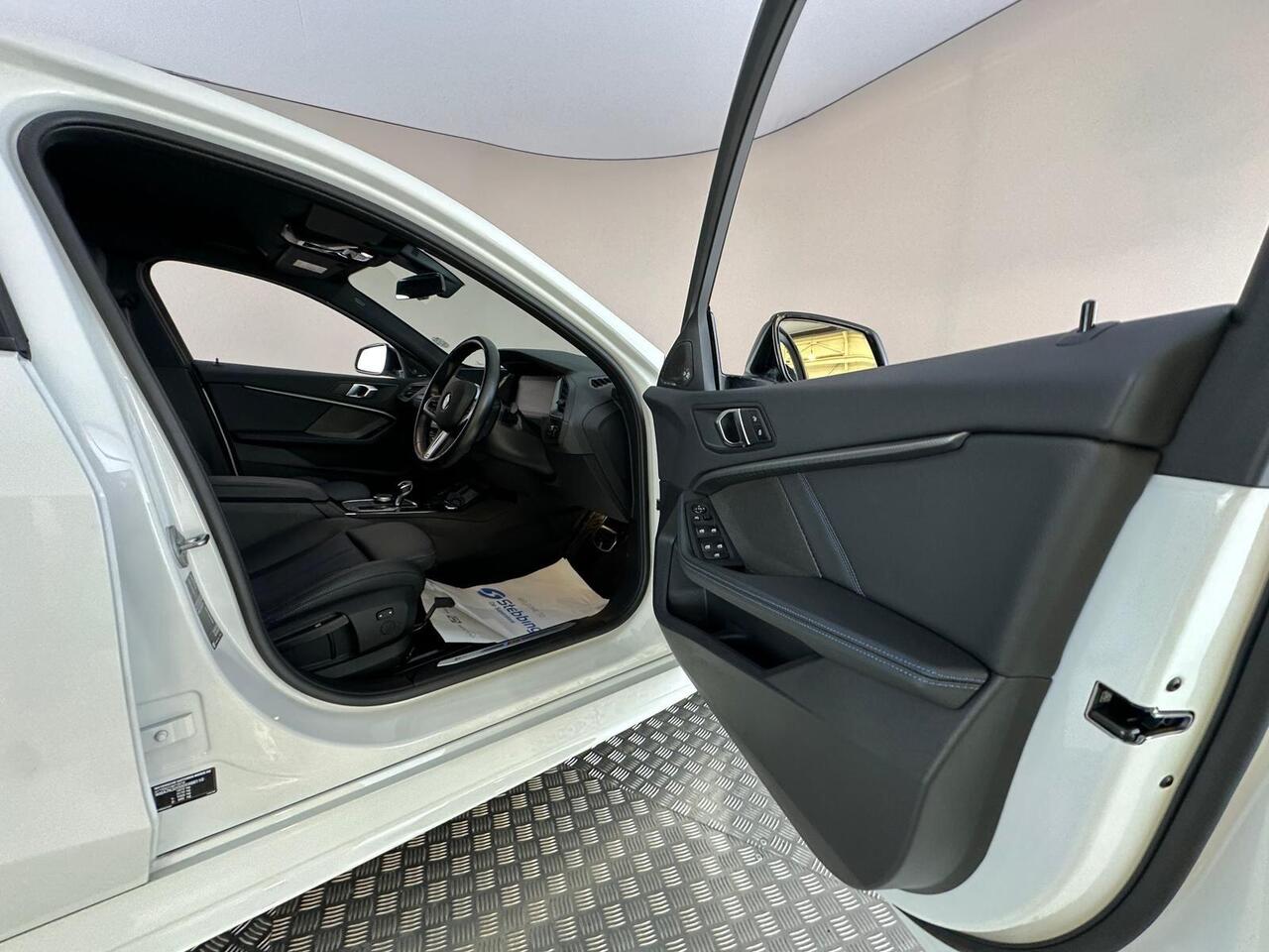 BMW 1 Series AY73LHJ