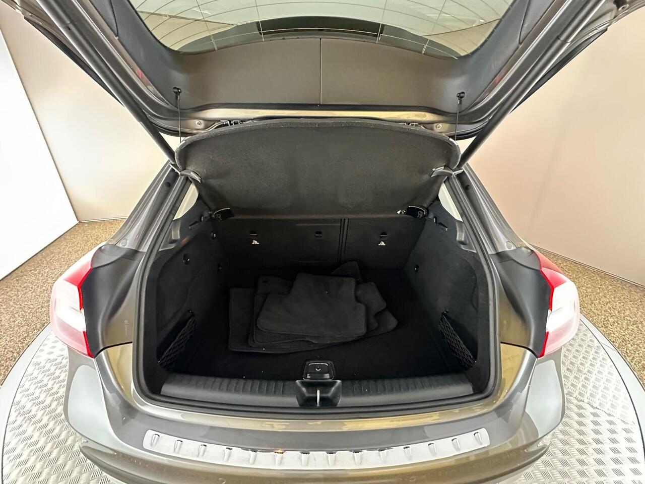 Mercedes-Benz GLA SP68OKA