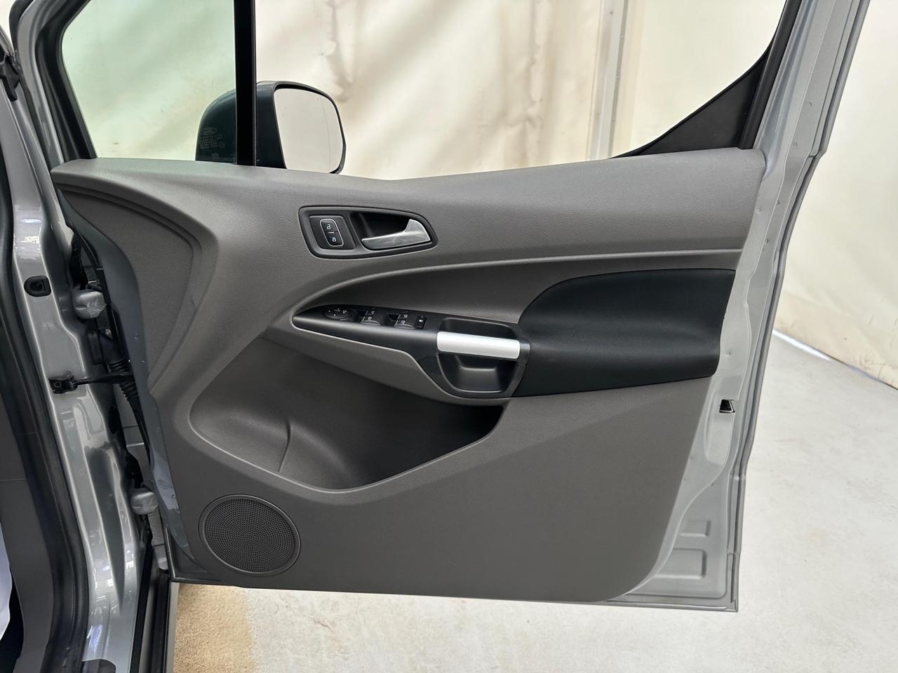 Ford Grand Tourneo Connect CN22PDZ