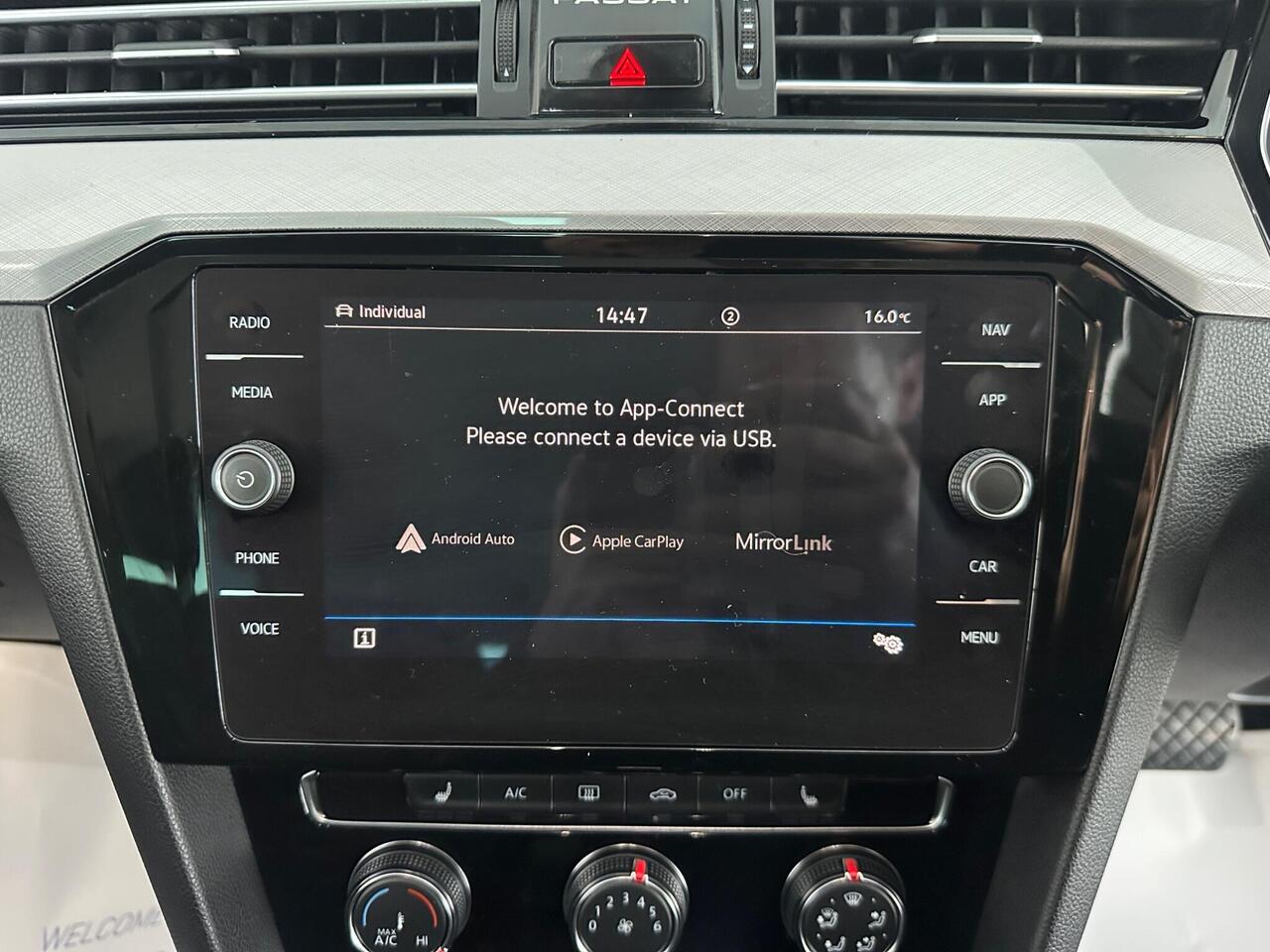 Volkswagen Passat YE70PYB