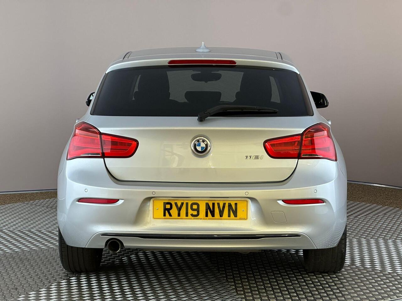 BMW 1 Series RY19NVN