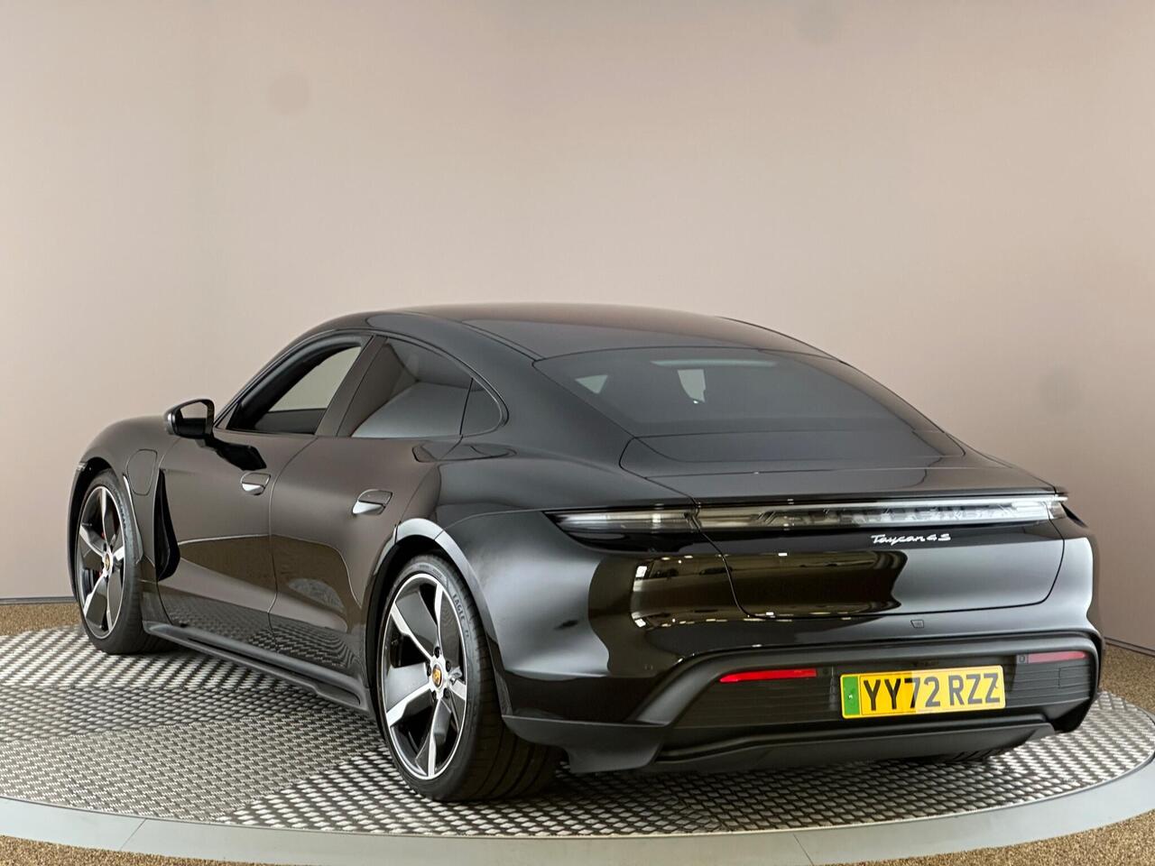 Porsche Taycan YY72RZZ
