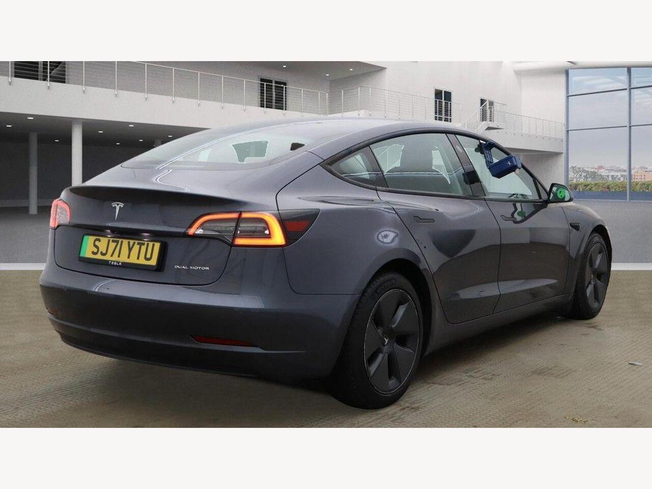 Tesla Model 3 SJ71YTU