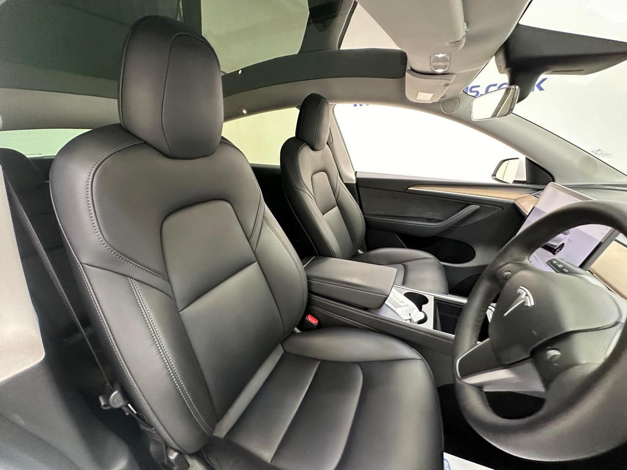 Tesla Model Y AJ22CZU