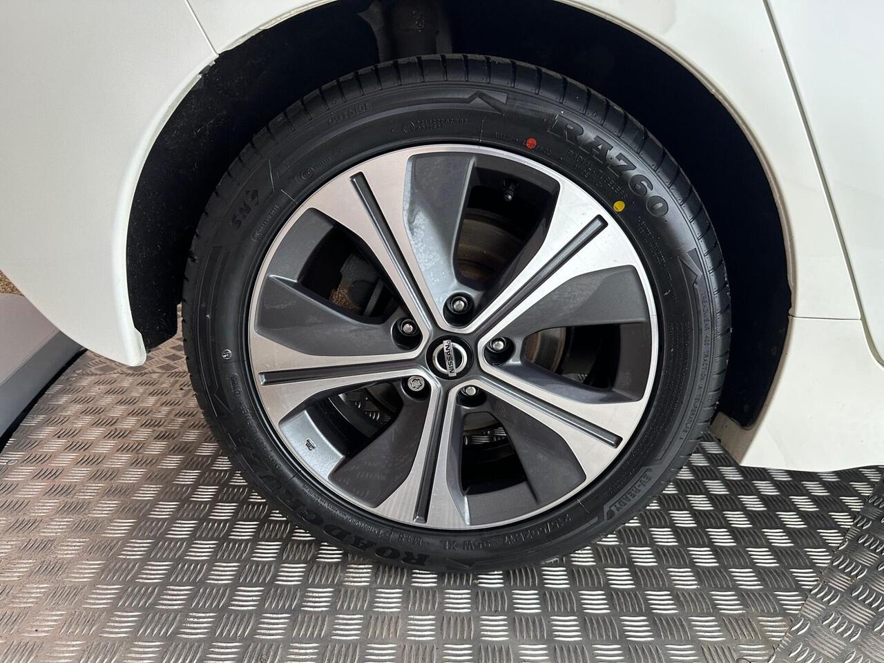 Nissan Leaf ST69WUU