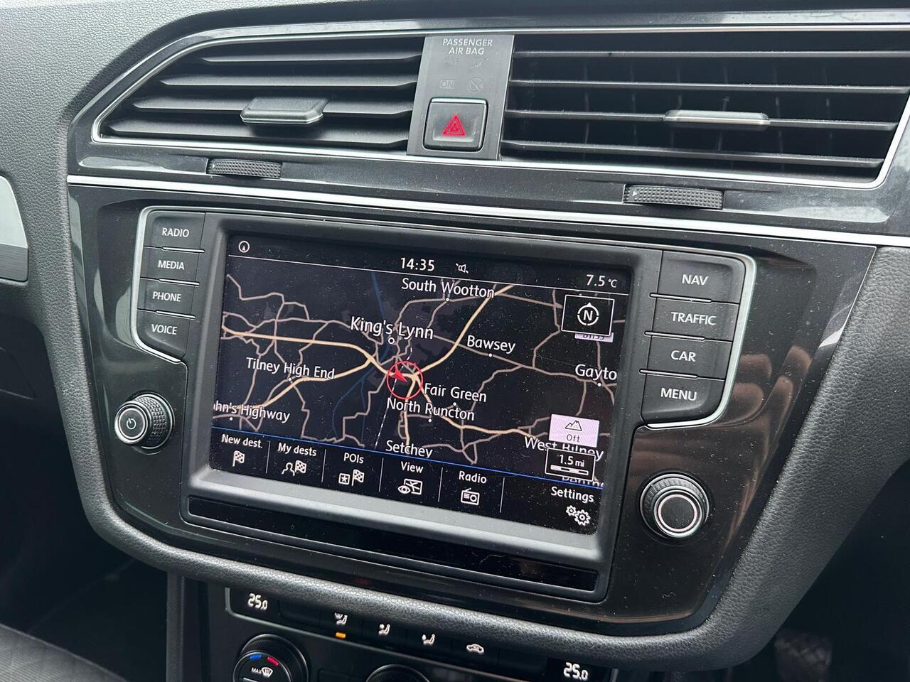 Volkswagen Tiguan YK17PJG