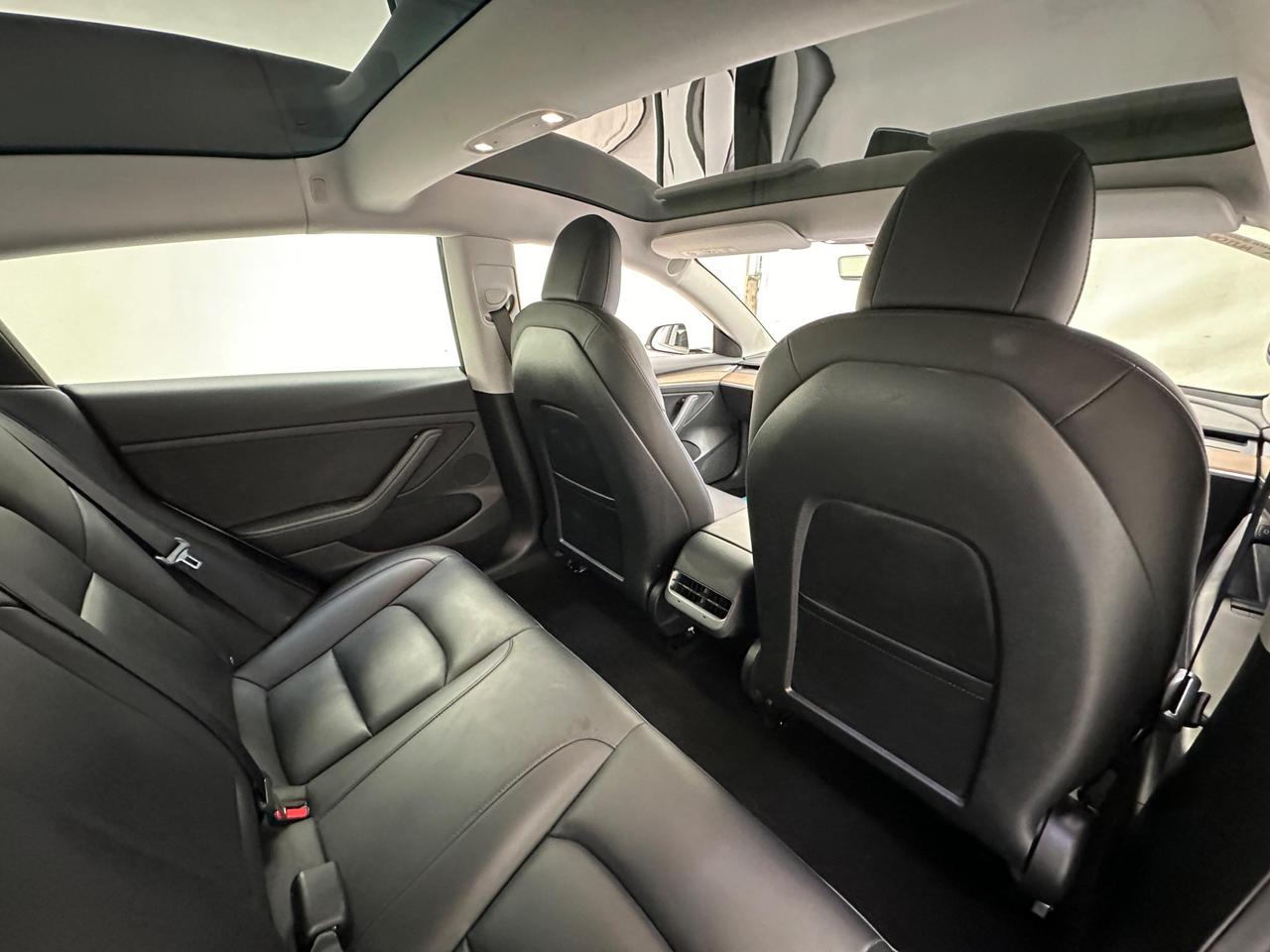 Tesla Model 3 YH21MYD