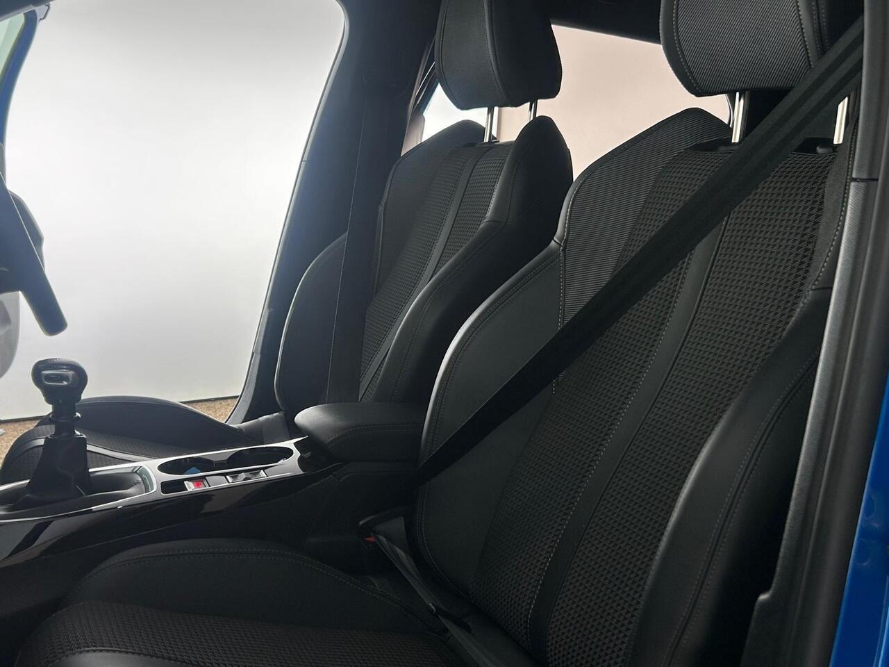 Peugeot 2008 KW72VUU