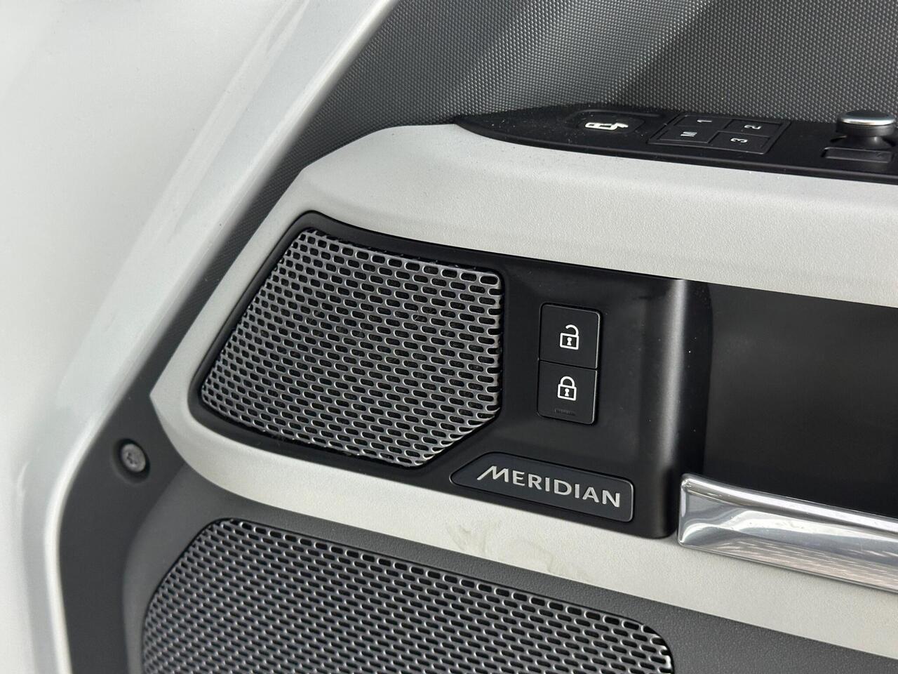 Land Rover Defender 110 OY20YDU