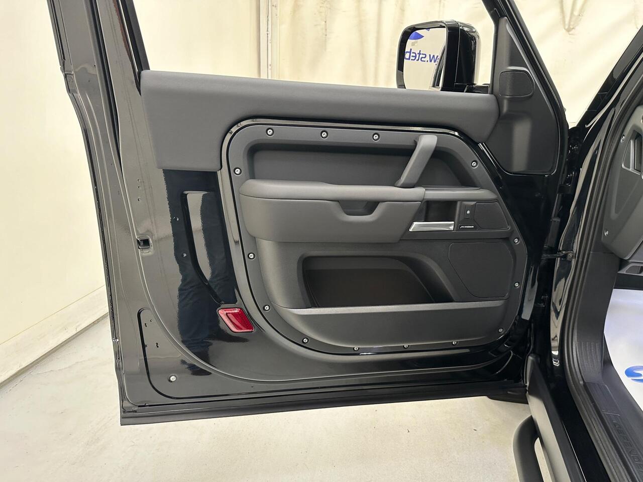 Land Rover Defender 90 HK25JCO